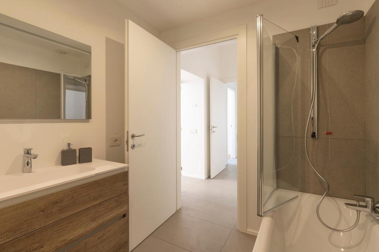 Mc House Como Con Posto Auto Exterior foto